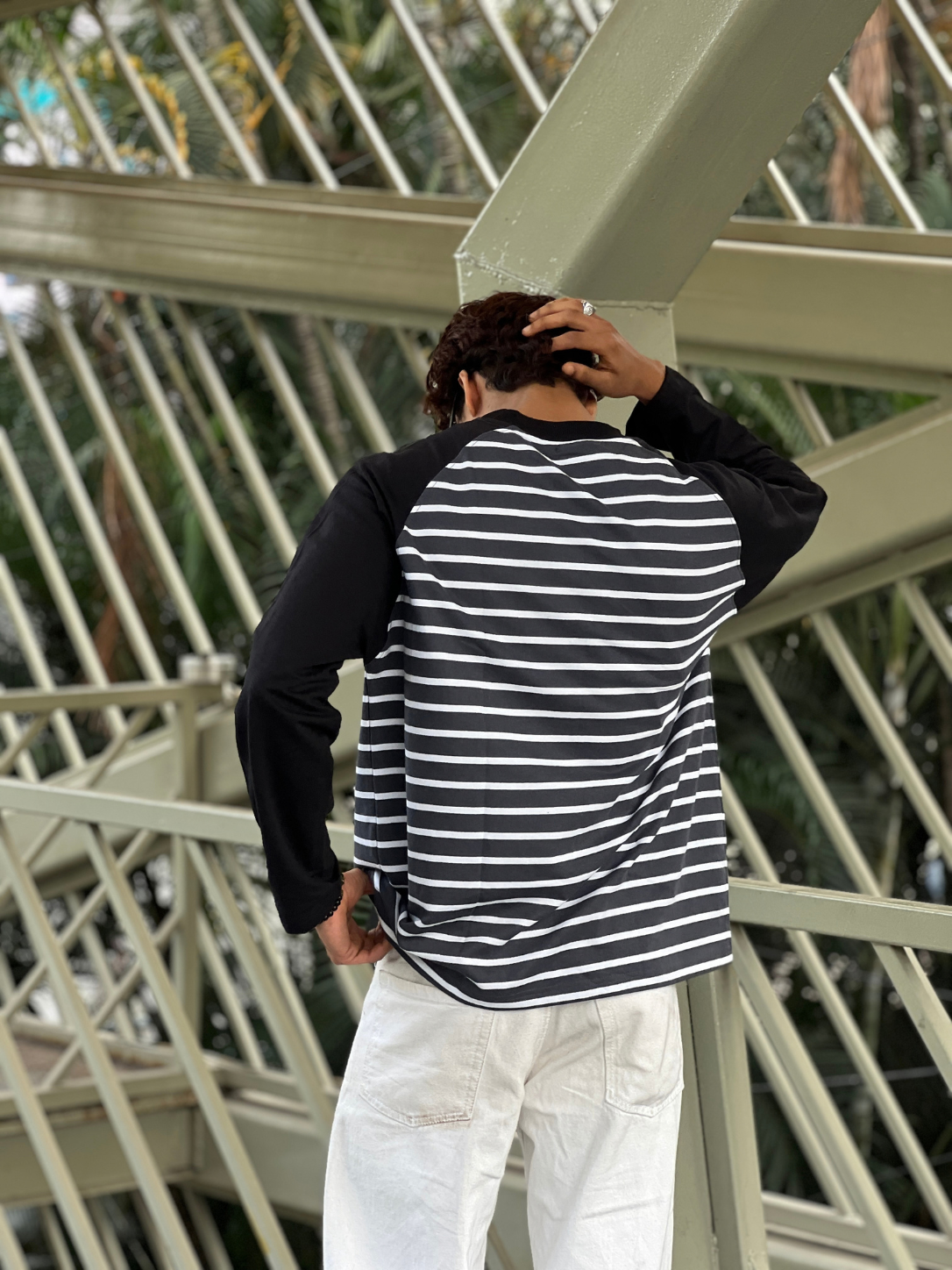 Fullsleeve striped Reglan sleeve Grey Body